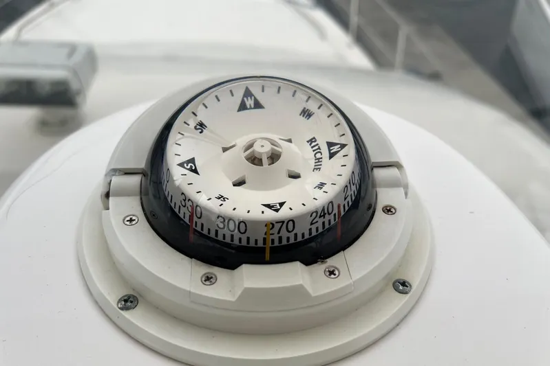  Yacht Photos Pics Compass on 2000 Sea Ray 400 Sedan Bridge yacht, displaying cardinal directions.