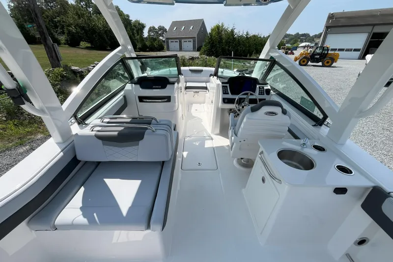  Yacht Photos Pics 2026 Robalo R257 Dual Console boat interior with seating, helm, and sink.