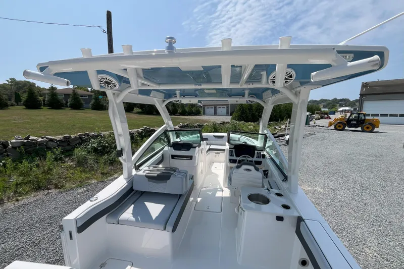  Yacht Photos Pics 2026 Robalo R257 Dual Console boat with spacious seating and modern helm, parked outdoors.
