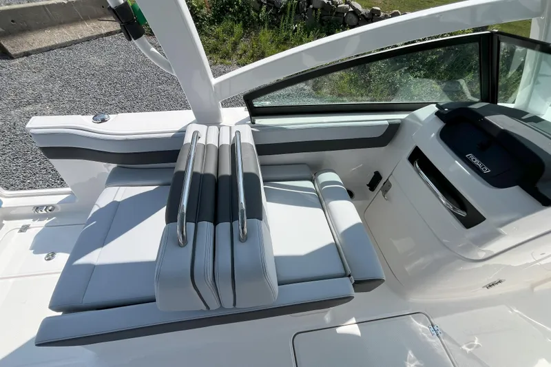  Yacht Photos Pics 2026 Robalo R257 Dual Console boat interior with sleek seating and modern dashboard design.