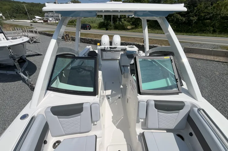  Yacht Photos Pics 2026 Robalo R257 Dual Console boat with spacious seating and modern design.