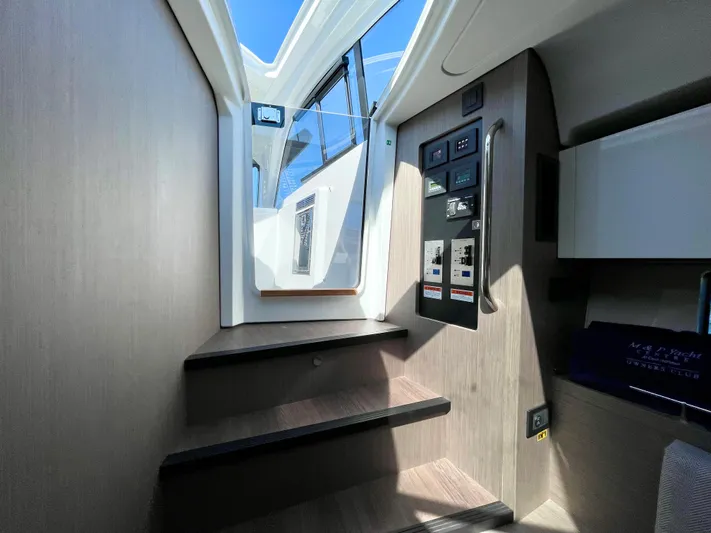 Ancnhor Man 2 Yacht Photos Pics 