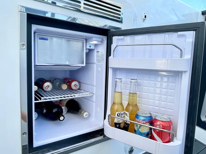 Ancnhor Man 2 Yacht Photos Pics 