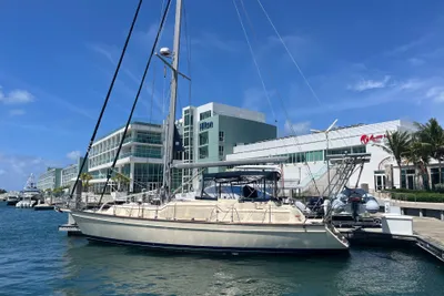 Island Packet 445