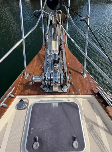 Ruby Lee Yacht Photos Pics Bow of 2006 Island Packet 445 sailboat with anchor chain and winch.