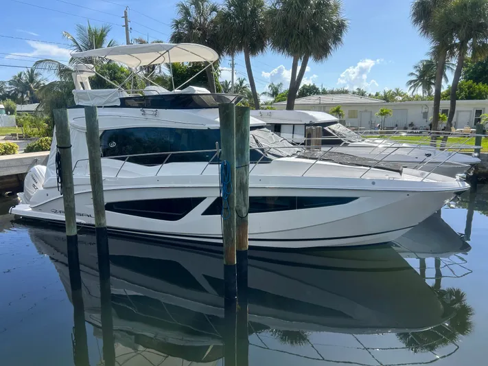  Yacht Photos Pics 2026 REGAL 42 FXO - Image 1