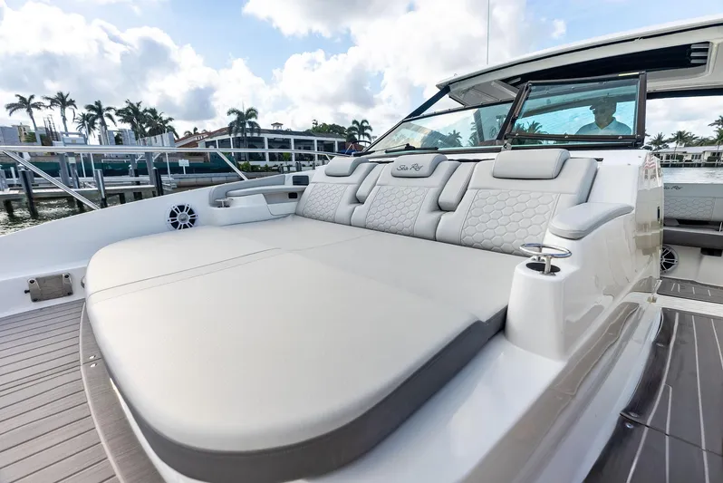 Swelltimes IV Yacht Photos Pics 2022 Sea Ray Sundancer 320 OB luxury boat with spacious sunbed and sleek design.
