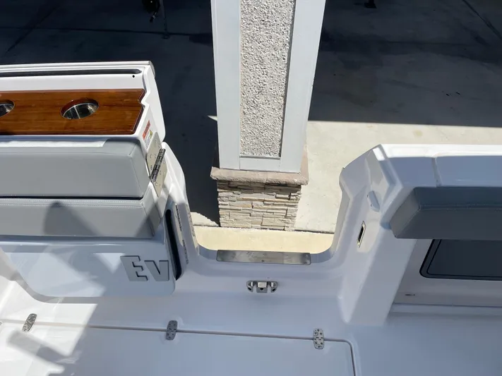  Yacht Photos Pics 2025 Everglades 315 Cc - Image 18