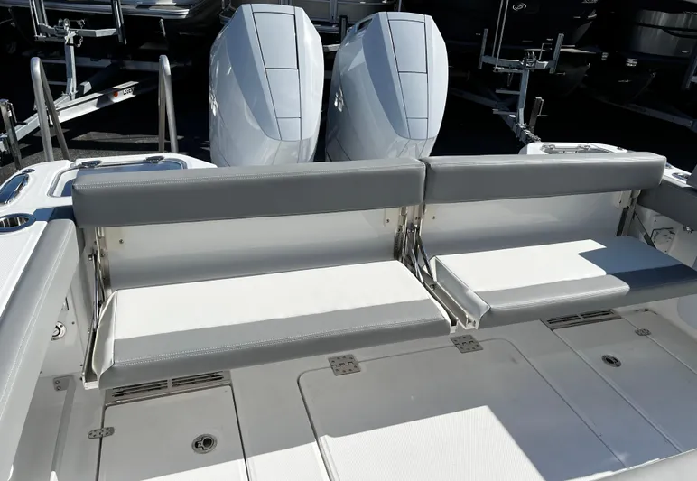  Yacht Photos Pics 2025 Everglades 315 Cc - Image 11