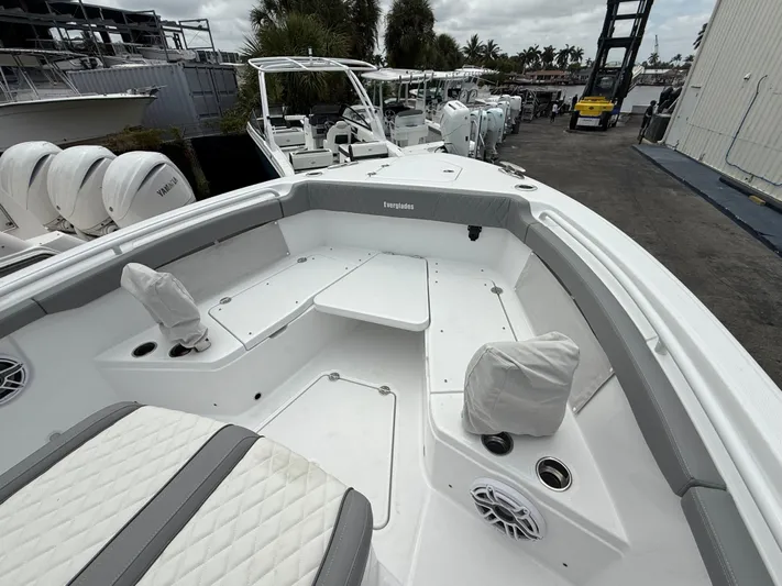  Yacht Photos Pics 2025 Everglades 315 Cc - Image 20