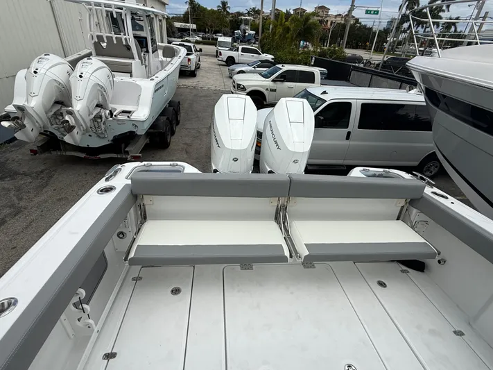  Yacht Photos Pics 2025 Everglades 315 Cc - Image 25