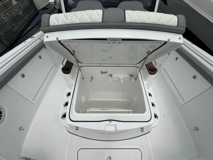  Yacht Photos Pics 2025 Everglades 315 Cc - Image 5