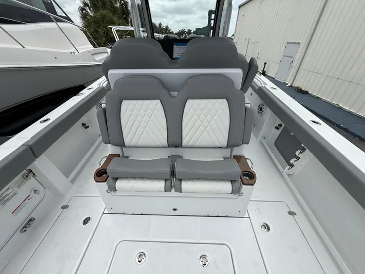  Yacht Photos Pics 2025 Everglades 315 Cc - Image 26