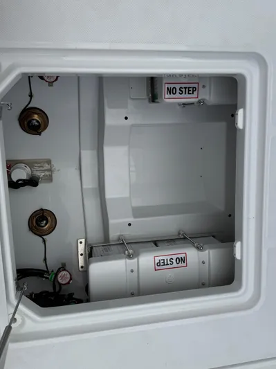  Yacht Photos Pics 2025 Everglades 315 Cc - Image 22