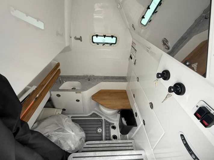  Yacht Photos Pics 2025 Everglades 315 Cc - Image 14