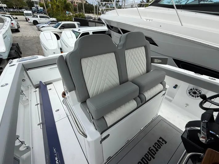  Yacht Photos Pics 2025 Everglades 315 Cc - Image 21