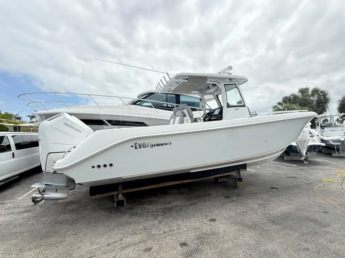  Yacht Photos Pics 2025 Everglades 315 Cc - Image 1