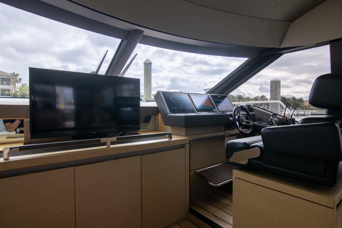 2018 Prestige 68 
