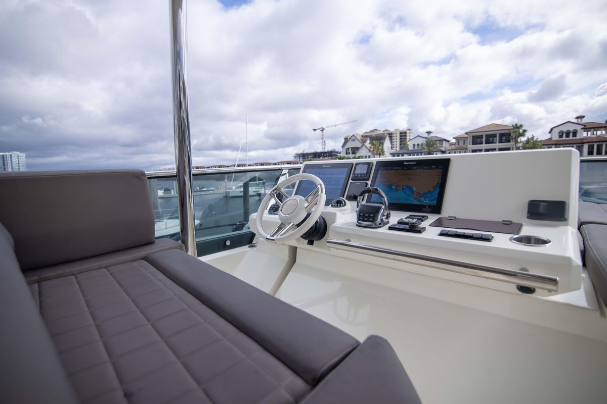 2018 Prestige 68 