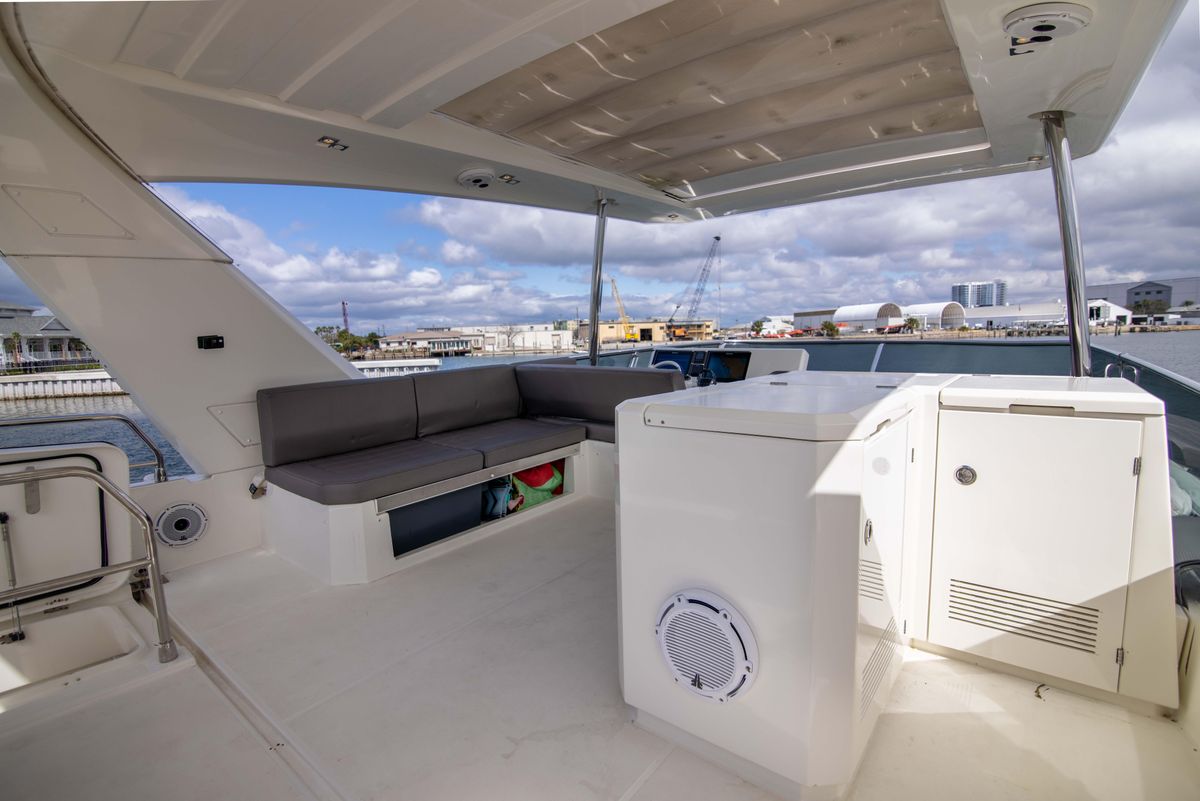 2018 Prestige 68 