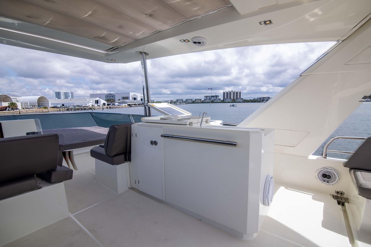 2018 Prestige 68 