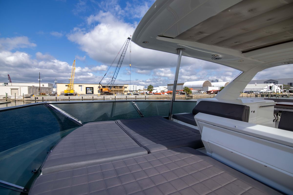 2018 Prestige 68 
