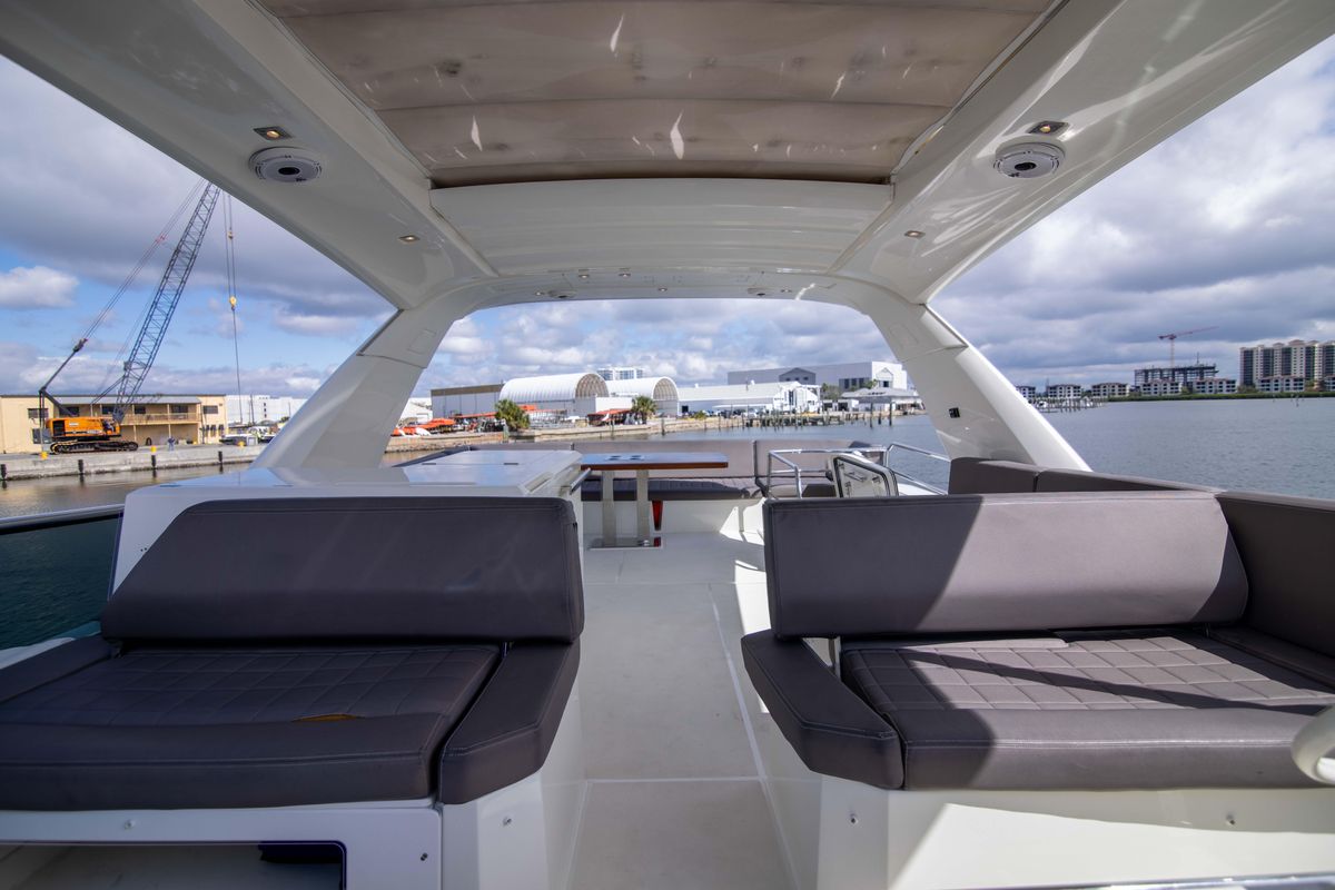 2018 Prestige 68 