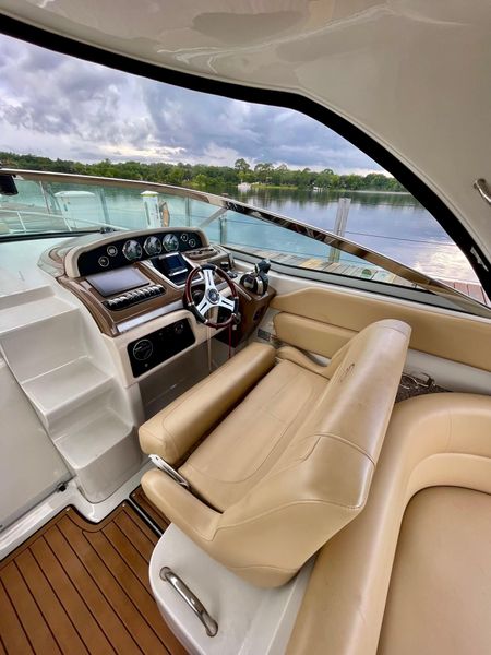 2018 Crownline 350 Sport Yacht
