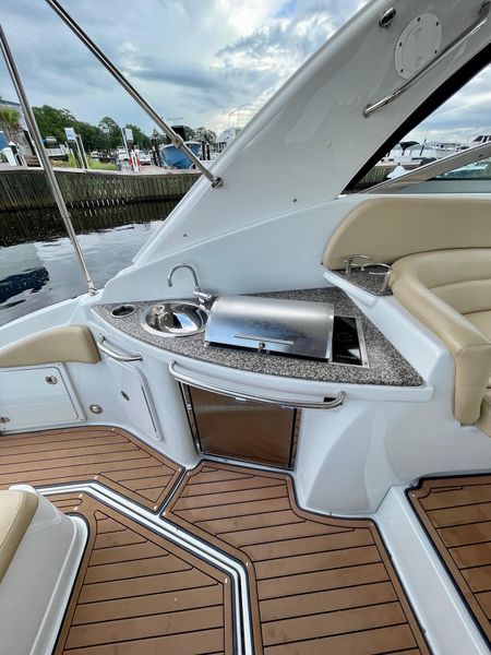 2018 Crownline 350 Sport Yacht