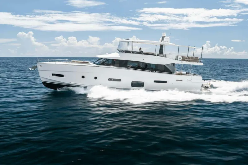 Searenity Now Yacht Photos Pics 2021 Azimut Magellano 66 - Image 7
