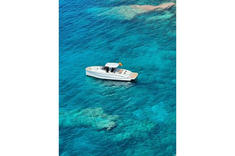 Esimar Yacht Photos Pics 2023 Solaris Power 40 Open yacht on clear turquoise water.