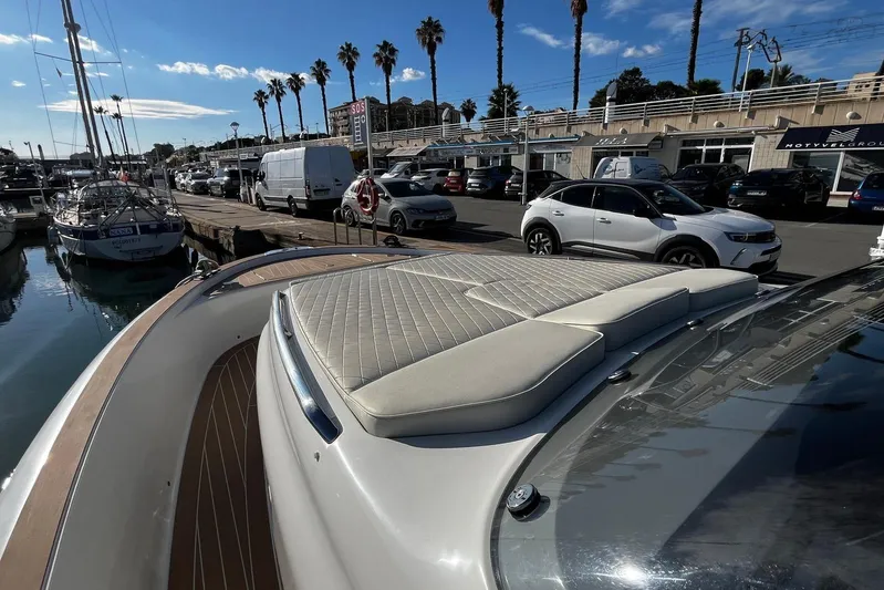 Esimar Yacht Photos Pics 2023 Solaris Power 40 Open yacht docked at marina with palm trees and parked cars.