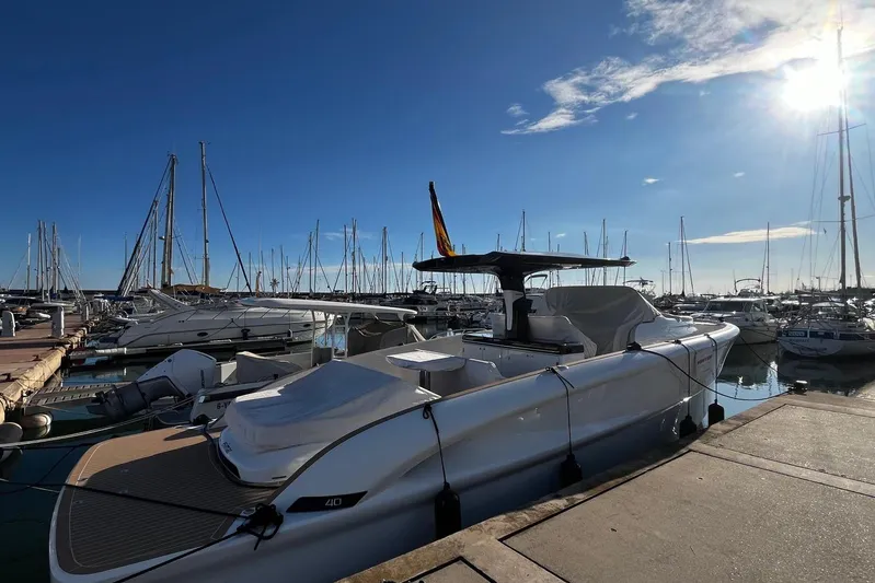 Esimar Yacht Photos Pics 2023 Solaris Power 40 Open yacht docked in a sunny marina with sailboats.