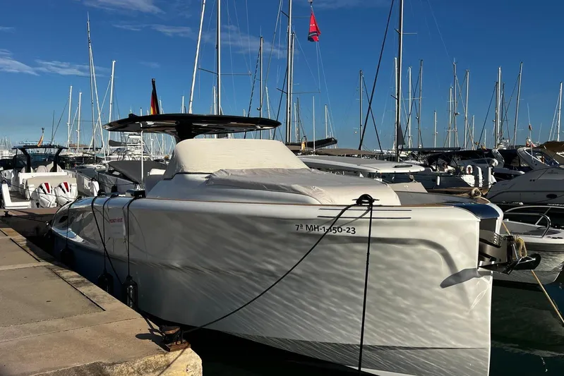 Esimar Yacht Photos Pics 2023 Solaris Power 40 Open yacht docked in a marina under clear blue skies.
