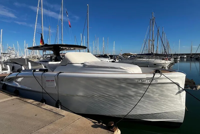 Esimar Yacht Photos Pics 2023 Solaris Power 40 Open yacht docked at marina under clear blue sky.