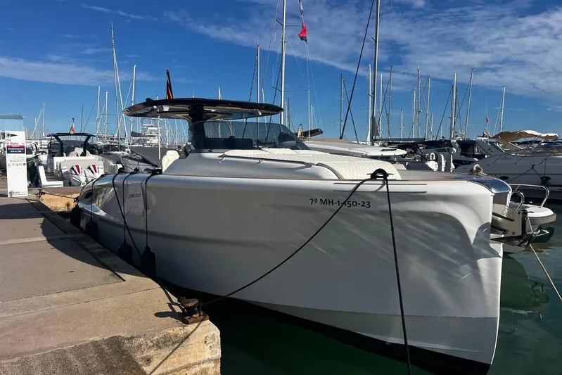 Esimar Yacht Photos Pics 2023 Solaris Power 40 Open yacht docked at marina under clear blue sky.