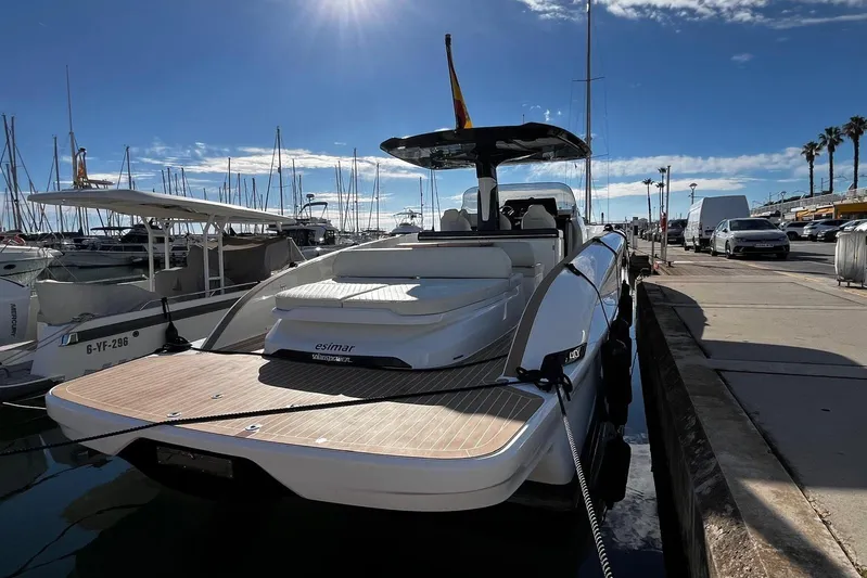 Esimar Yacht Photos Pics 2023 Solaris Power 40 Open yacht docked at a sunny marina.