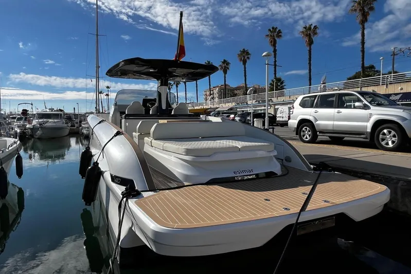 Esimar Yacht Photos Pics 2023 Solaris Power 40 Open yacht docked at marina, sunny day, palm trees in background.