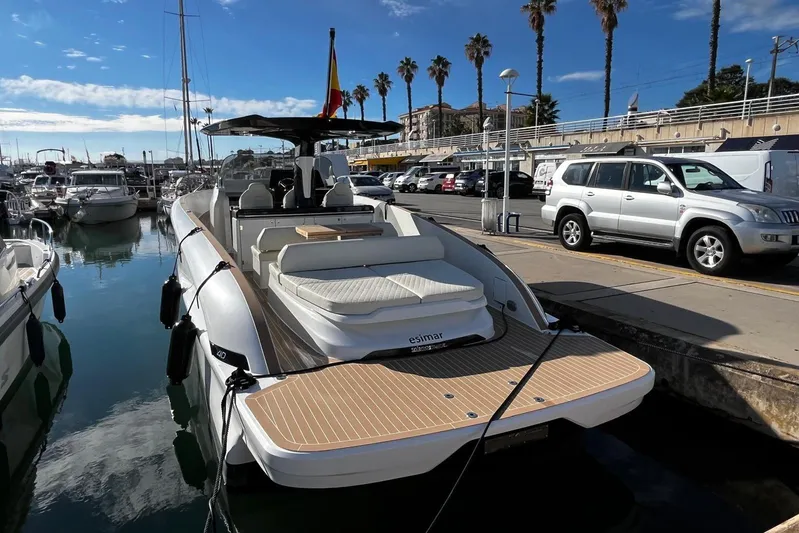 Esimar Yacht Photos Pics 2023 Solaris Power 40 Open yacht docked at marina, sunny day, palm trees in background.