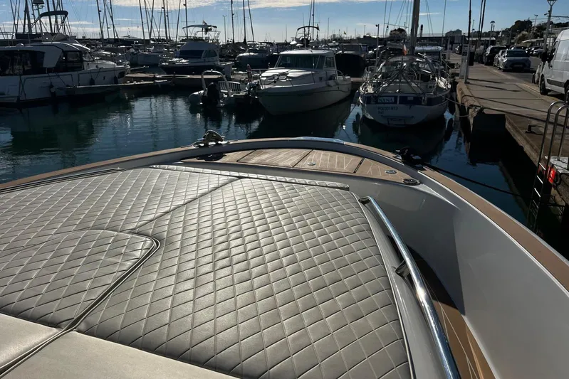Esimar Yacht Photos Pics 2023 Solaris Power 40 Open yacht docked in a marina, featuring a quilted deck.