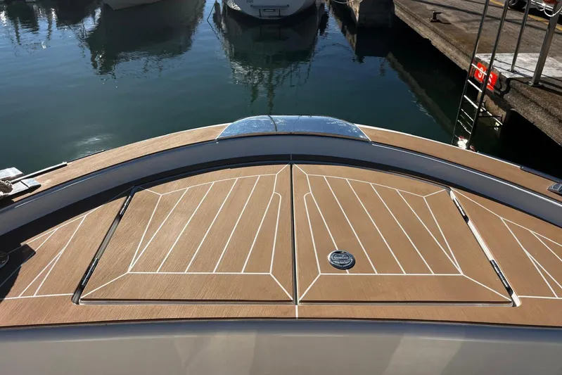 Esimar Yacht Photos Pics 2023 Solaris Power 40 Open yacht deck with sleek wood finish in marina.
