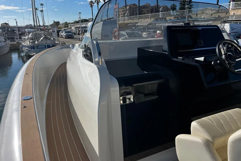 Esimar Yacht Photos Pics 2023 Solaris Power 40 Open yacht, sleek design, docked in marina under clear sky.