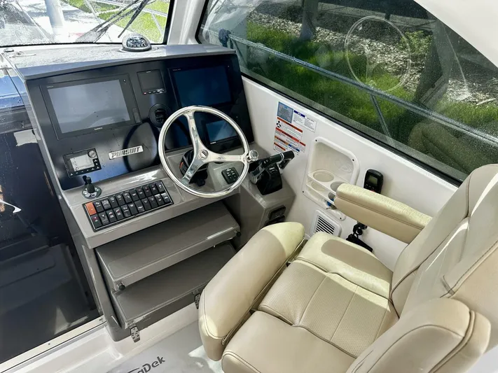  Yacht Photos Pics 2019 Pursuit Os325 Offshore - Image 23