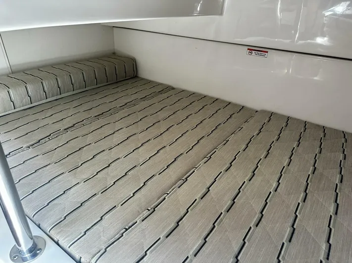  Yacht Photos Pics 2019 Pursuit Os325 Offshore - Image 28