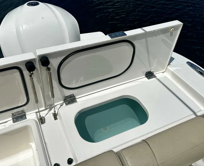  Yacht Photos Pics 2019 Pursuit Os325 Offshore - Image 13