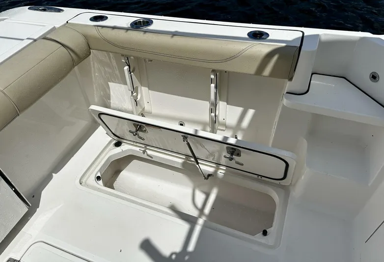  Yacht Photos Pics 2019 Pursuit Os325 Offshore - Image 15