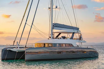 Lagoon Seventy 7