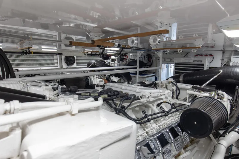 Jessi Sue Yacht Photos Pics 2006 68 Viking Sportfisher Jessi Sue Engine Room