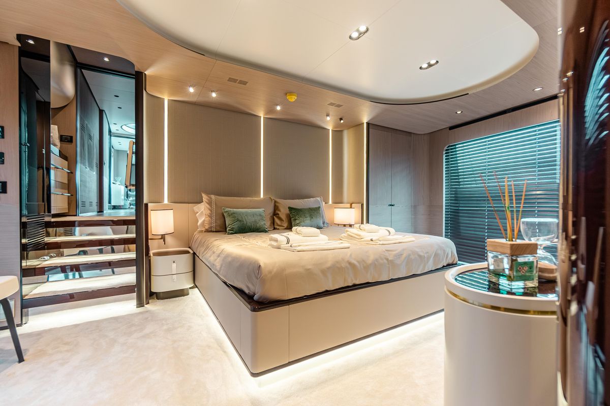 2023 Azimut 87 