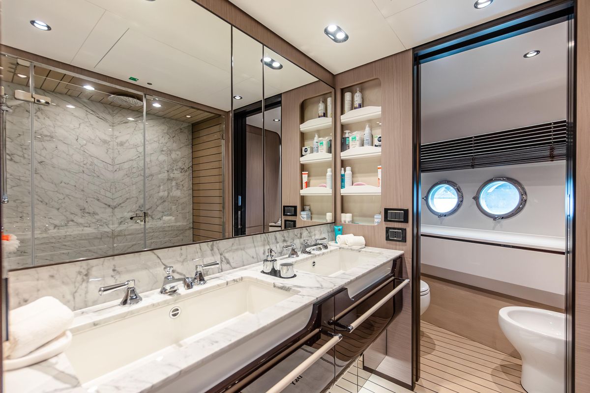 2023 Azimut 87 